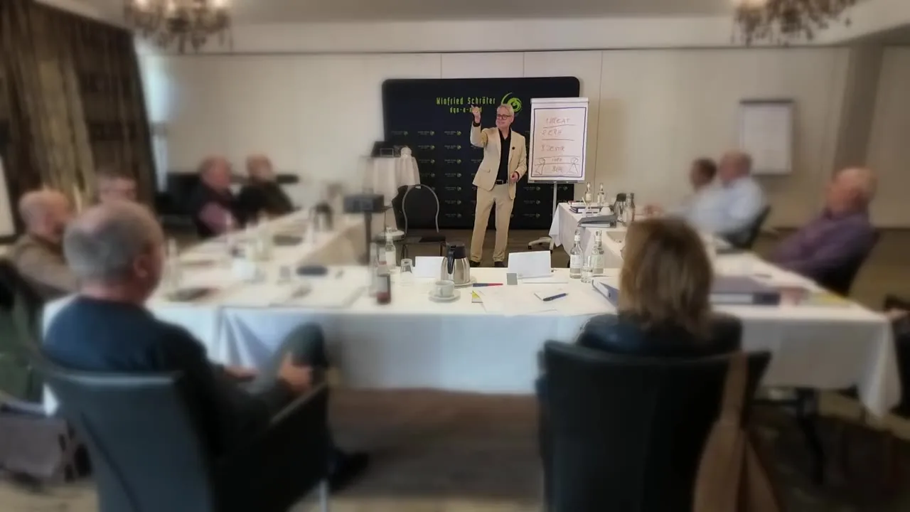 Winfried Schröter in einem Führungskräfteseminar